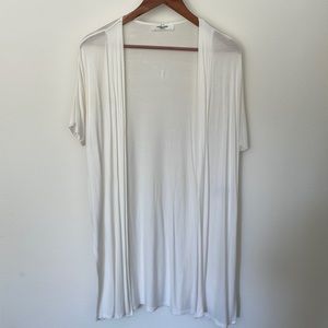 CJLS CJ’s favorite short sleeve kimono. Ivory. Small